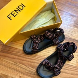 NIB FENDI posh logo FF teva hiking style sandals monogrammed 10 40 ROMA